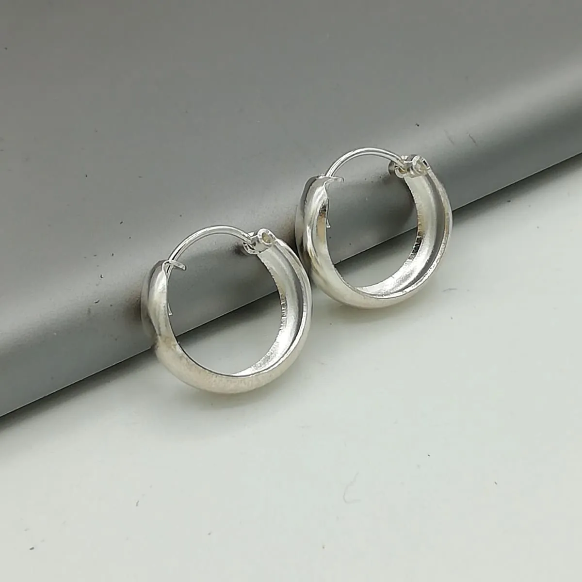 14 mm silver hoops | Band hoops | Silver jewelry | Minimalist hoops | Everyday ear hoops | Silver ear hoops | E112