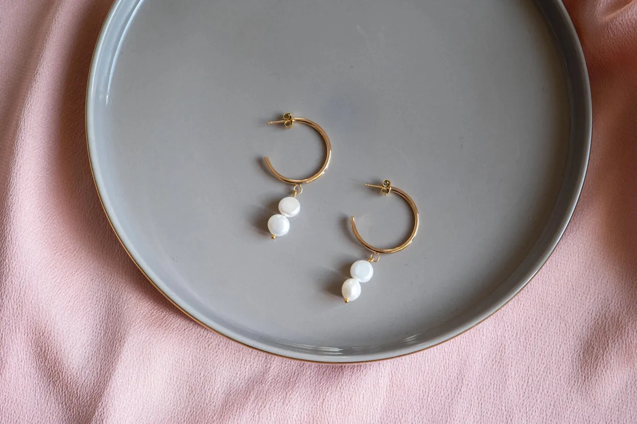 Charlize - Freshwater Pearl Hoop Earring