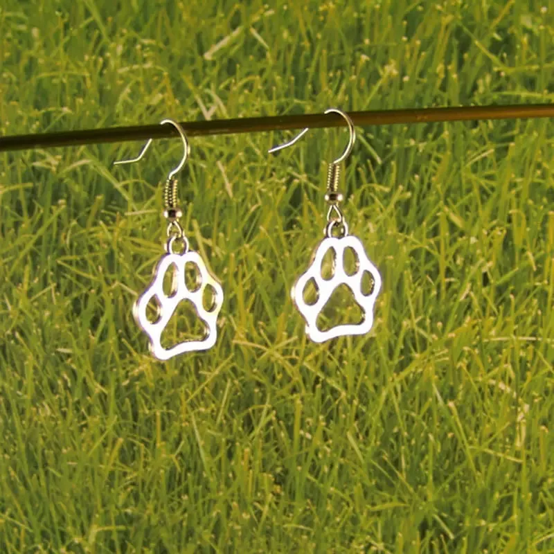 Dangling Cat Paw Fashion Earrings