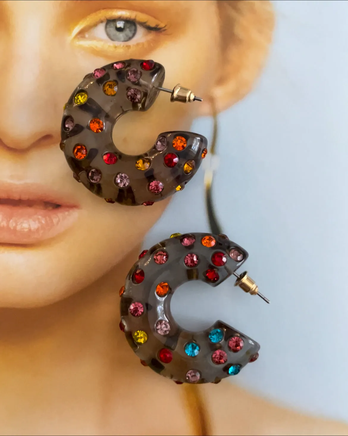 Lucite hoops earrings