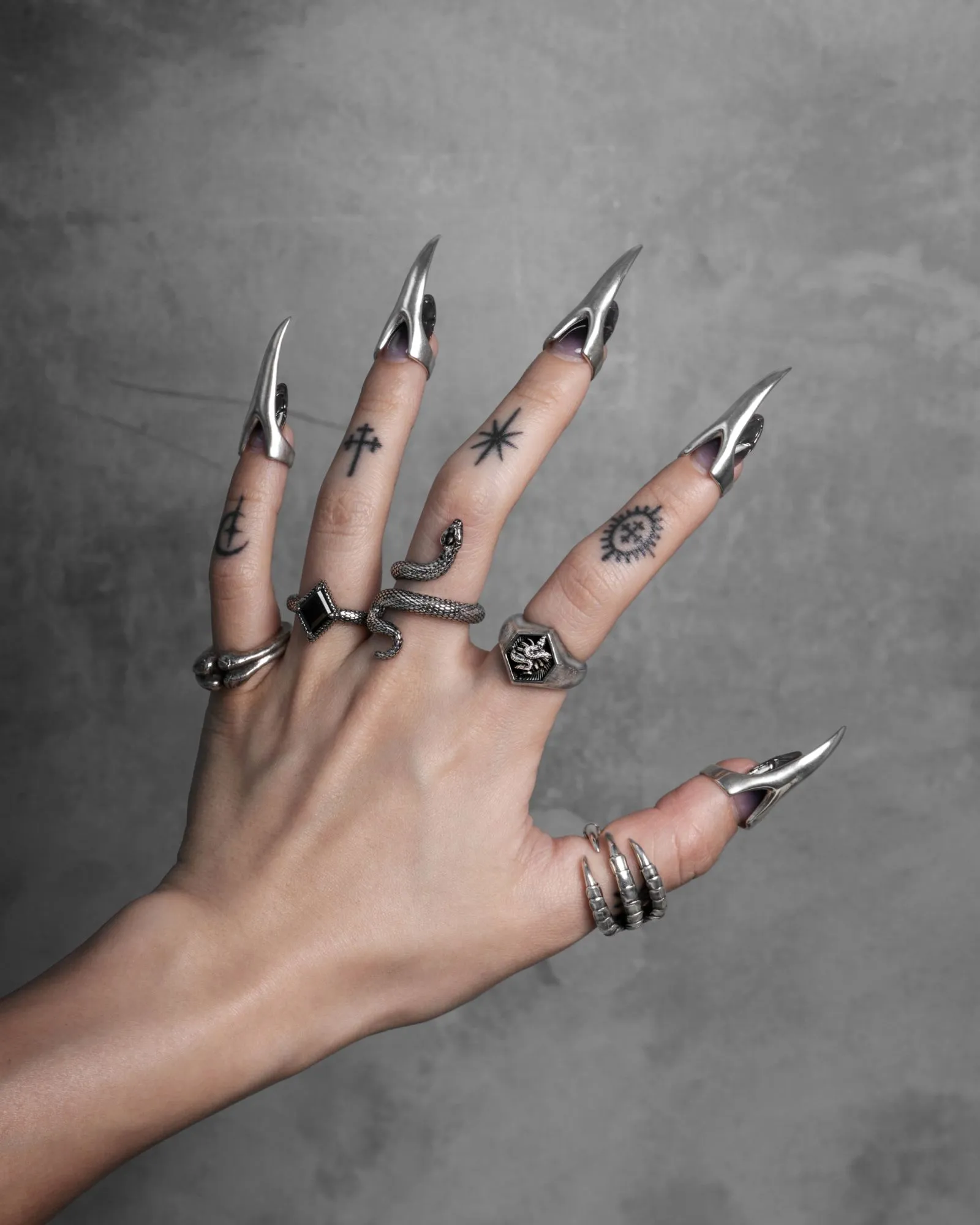 Quell Claw Ring