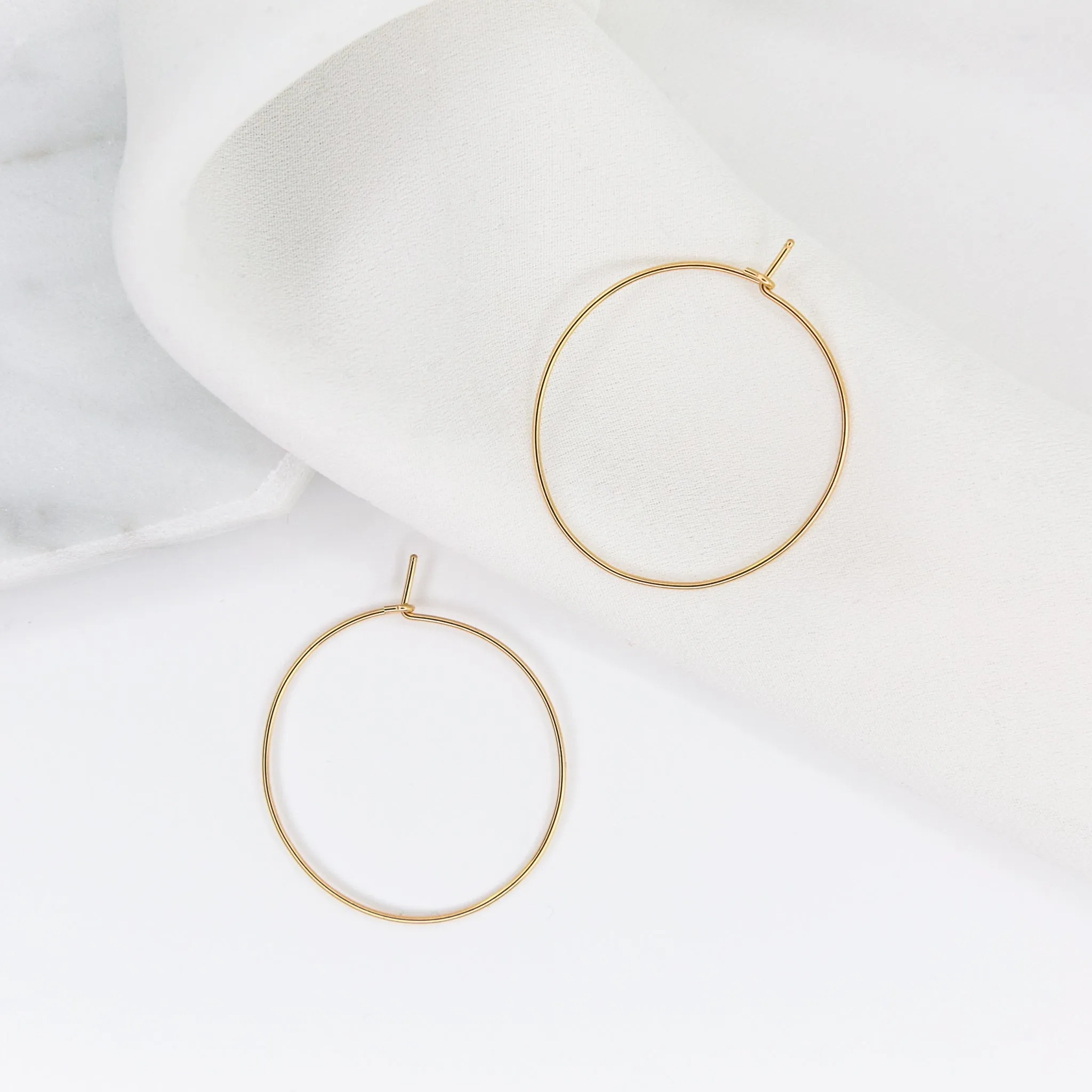 Weightless Small Hoops